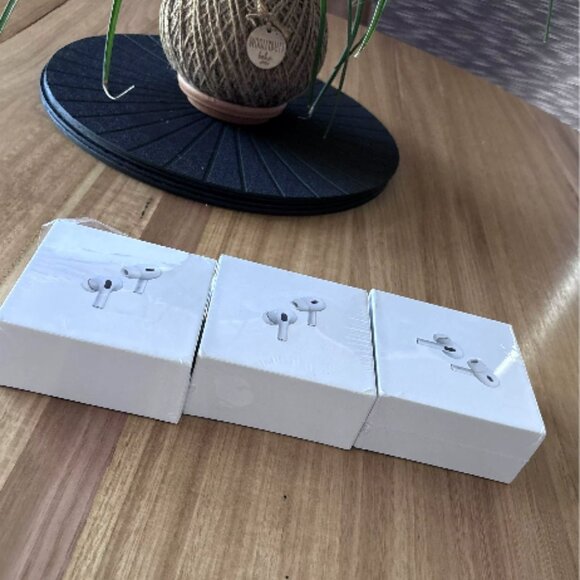 Apple AirPods Pro 2nd Generation - Picture 1 of 3